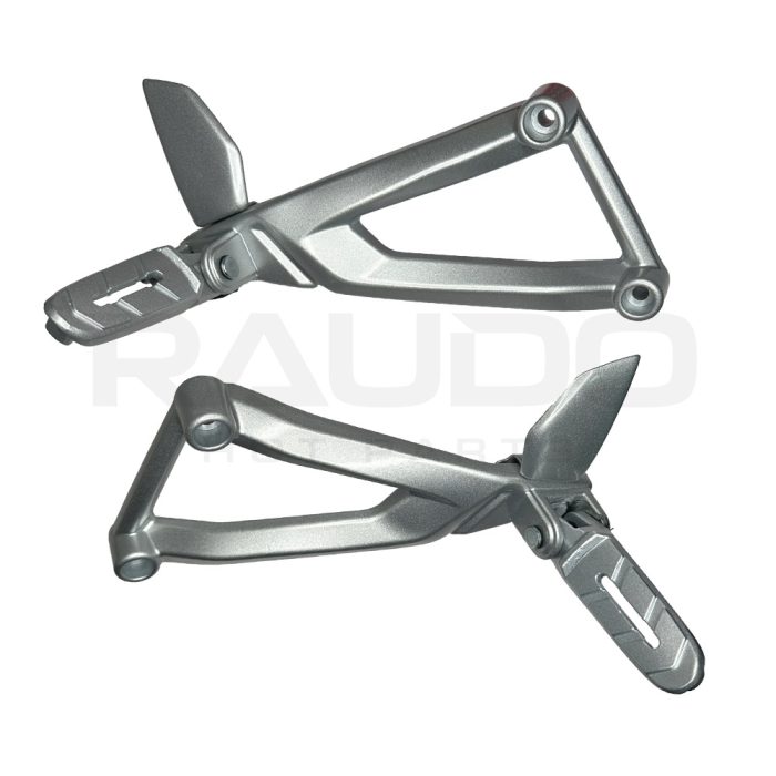 ESTRIBO POSTERIOR C/BASE NS200 - RAUDO